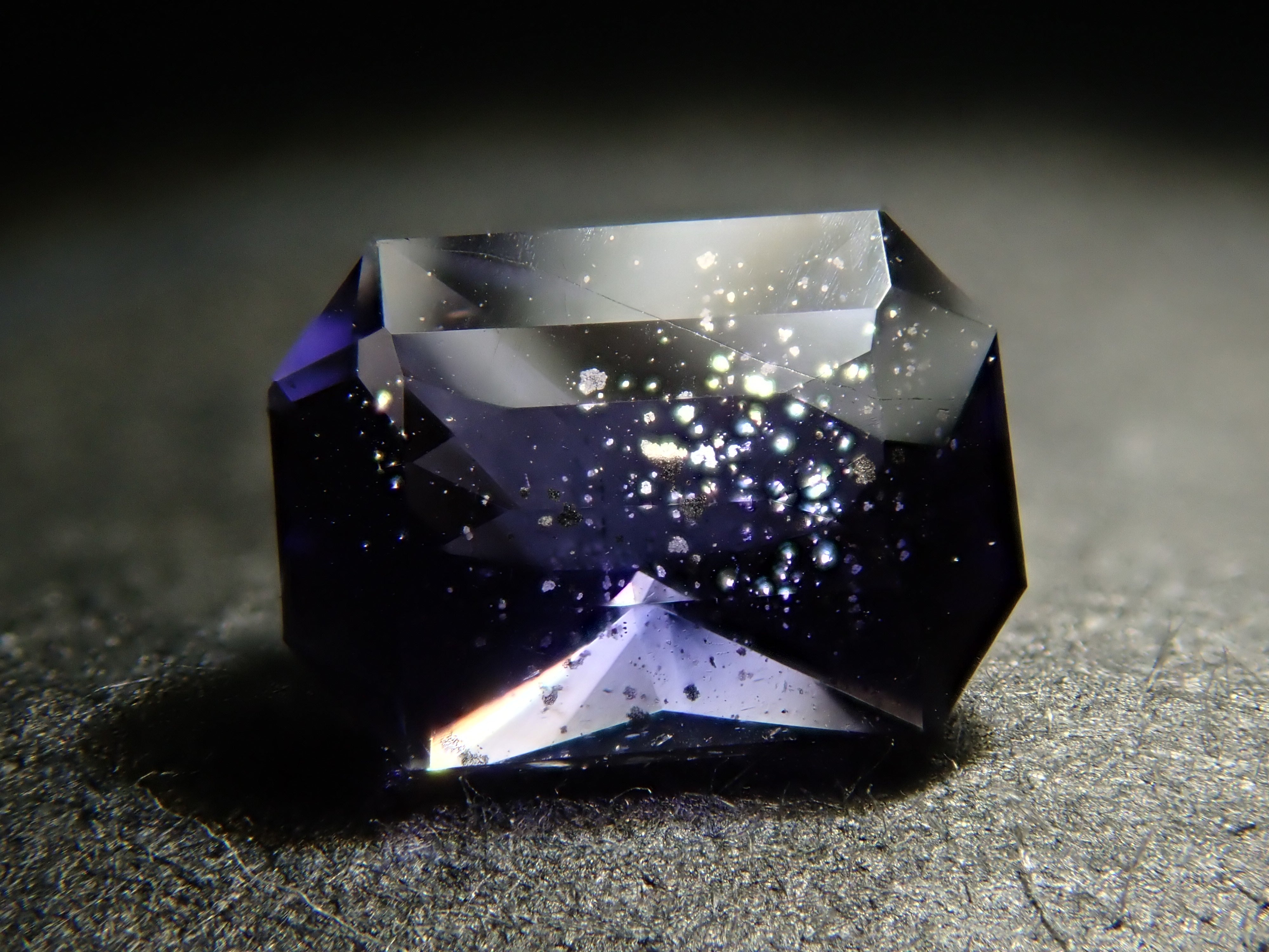 インド産アイオライトサンストーン 0.367ctルース