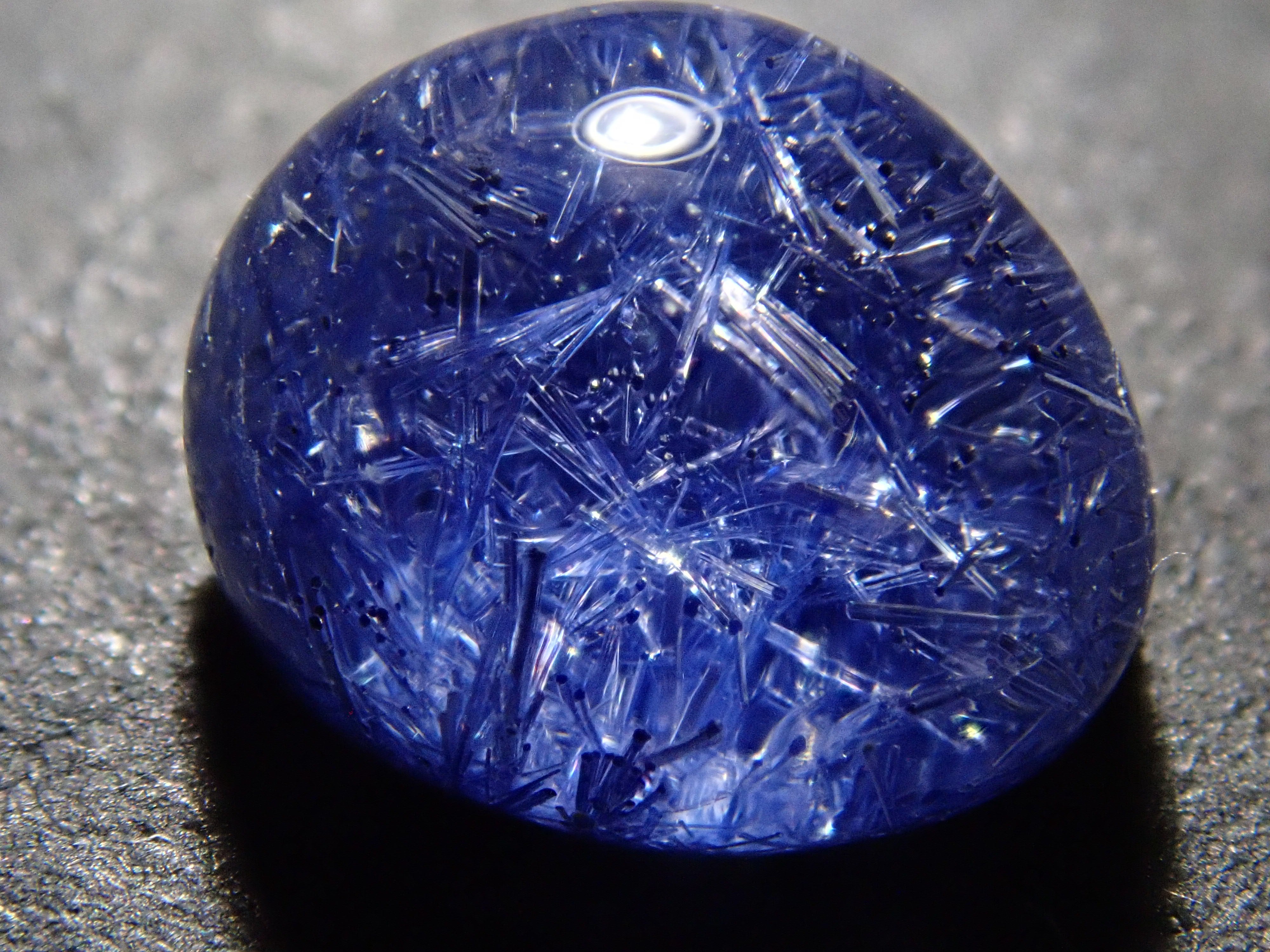 ブラジル産デュモルチェライトインクォーツ 1.995ctルース