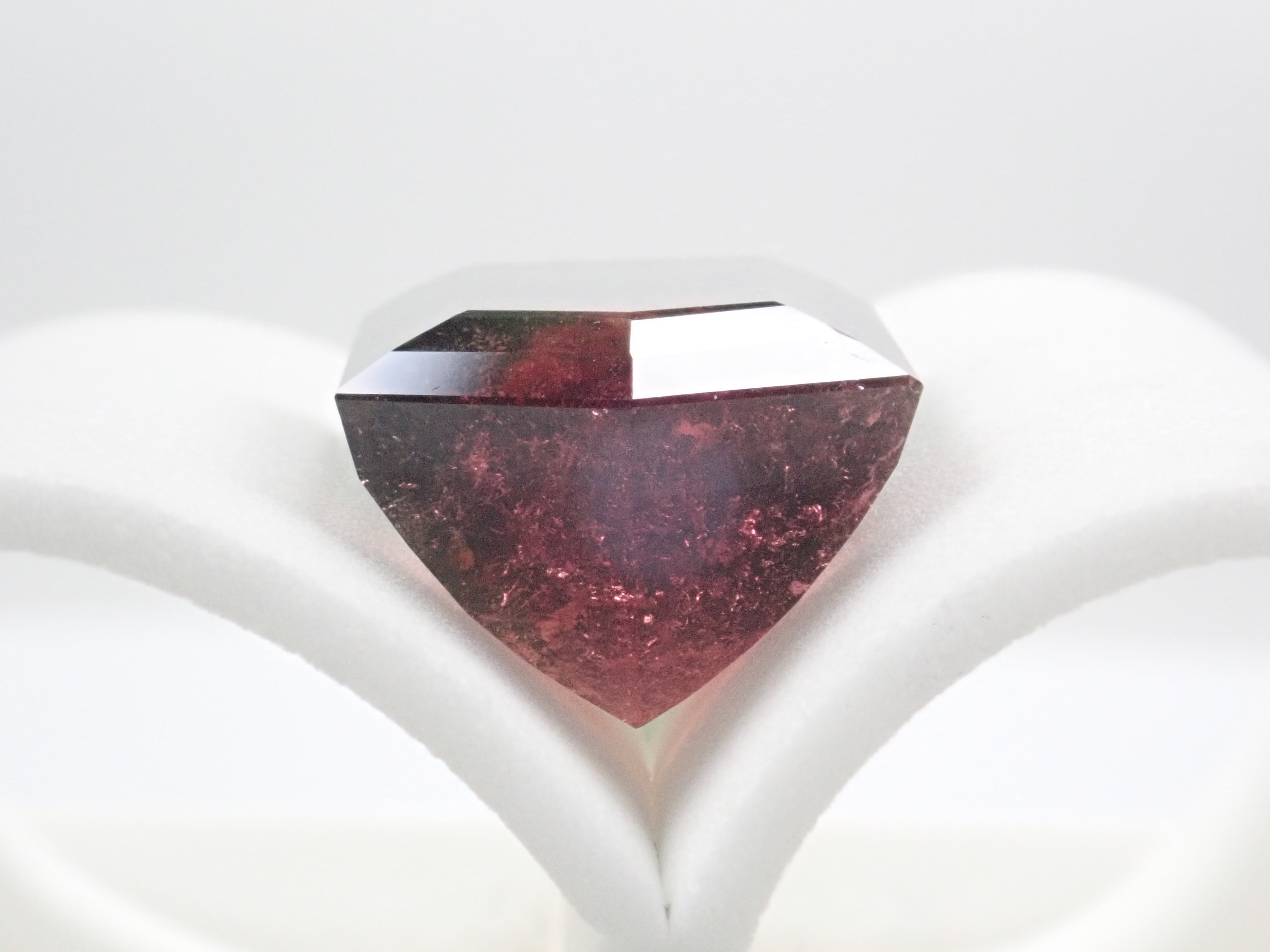 ブラジル産パーティカラートルマリン 32.207ctルース（トリカラー