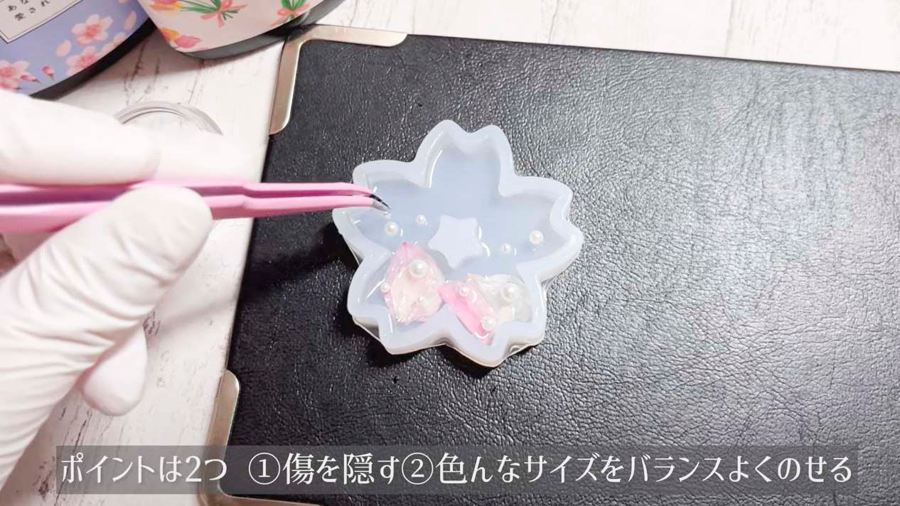 桜の花びらを閉じ込めたレジンキーホルダーの作り方/グラデージョンが