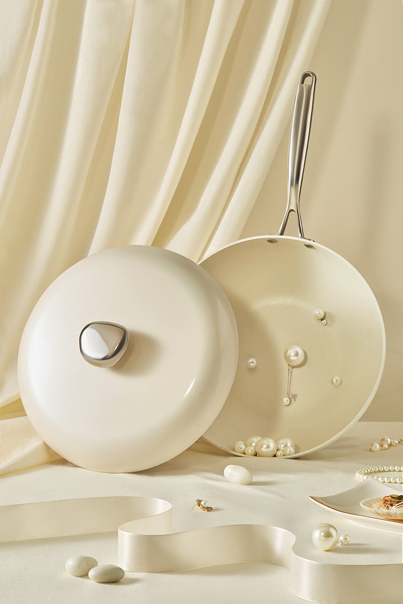 火が通りやすく焦げ付きにくい、32cmの大容量で様々な調理に活躍する