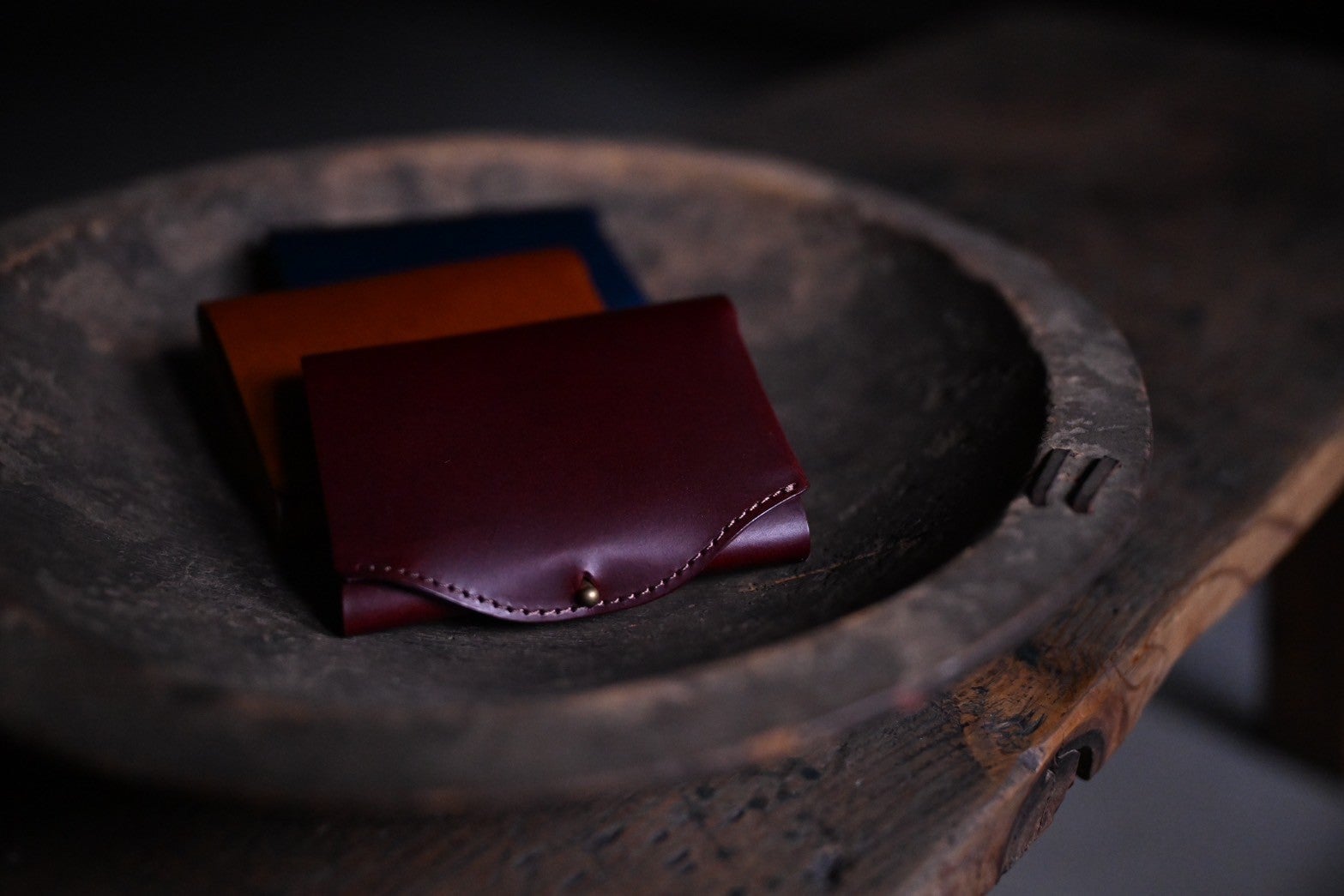 限界ギリギリの薄さとサイズに挑む！三つ折り財布「usuha-peta