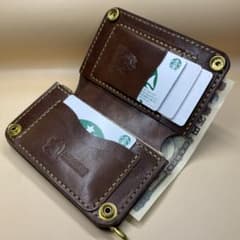 栃木レザー お札折らずに収納できる無骨なミドルトラッカーウォレット