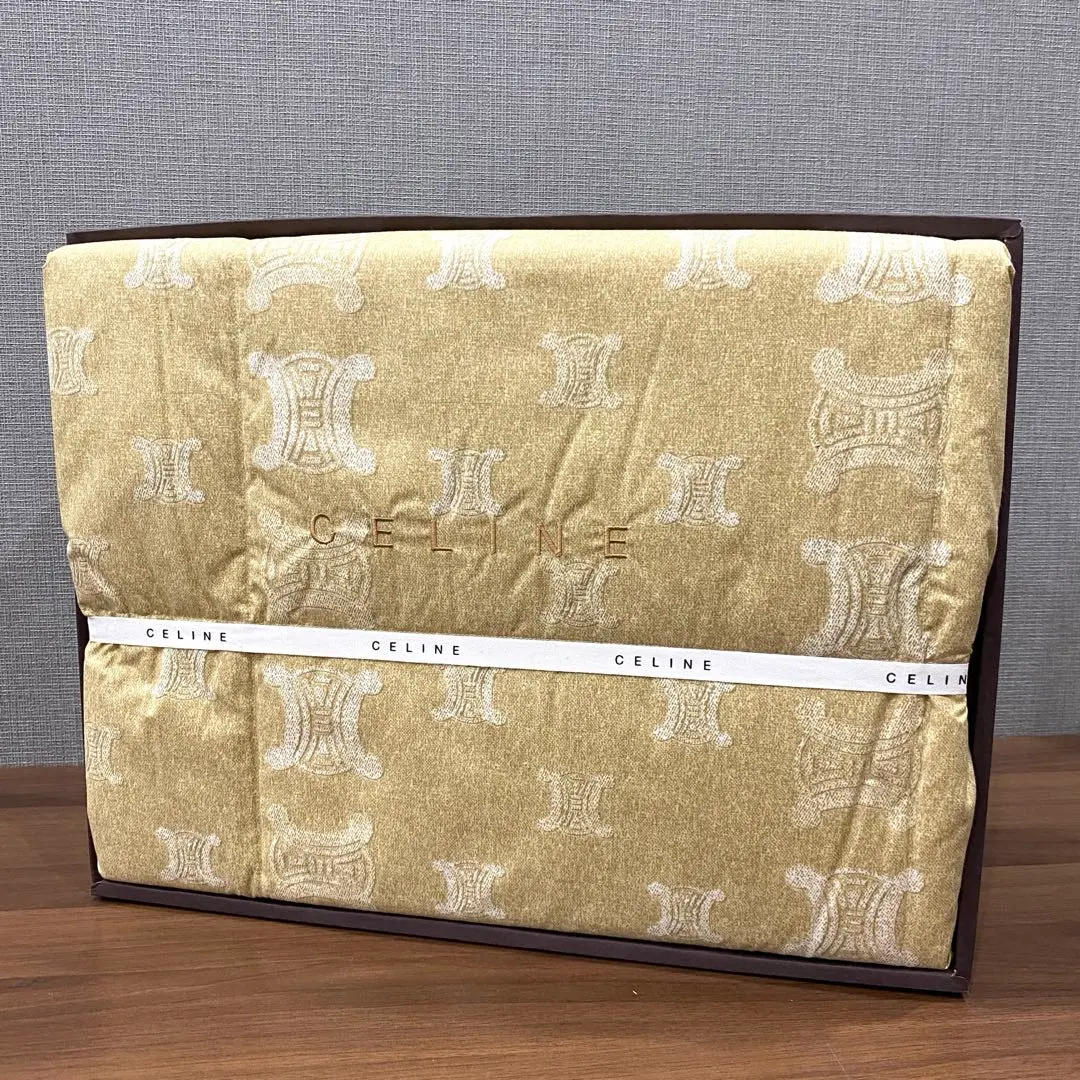 2026年最新】celine ダウンケットの人気アイテム - メルカリ