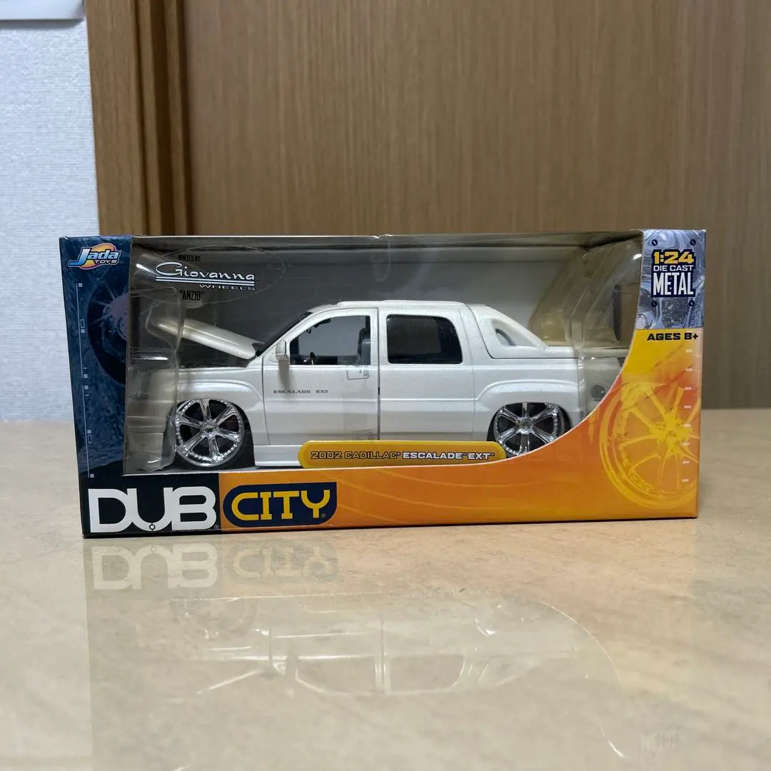 1/18 アンソン キャデラック エスカレード EXT トラック アバランチ