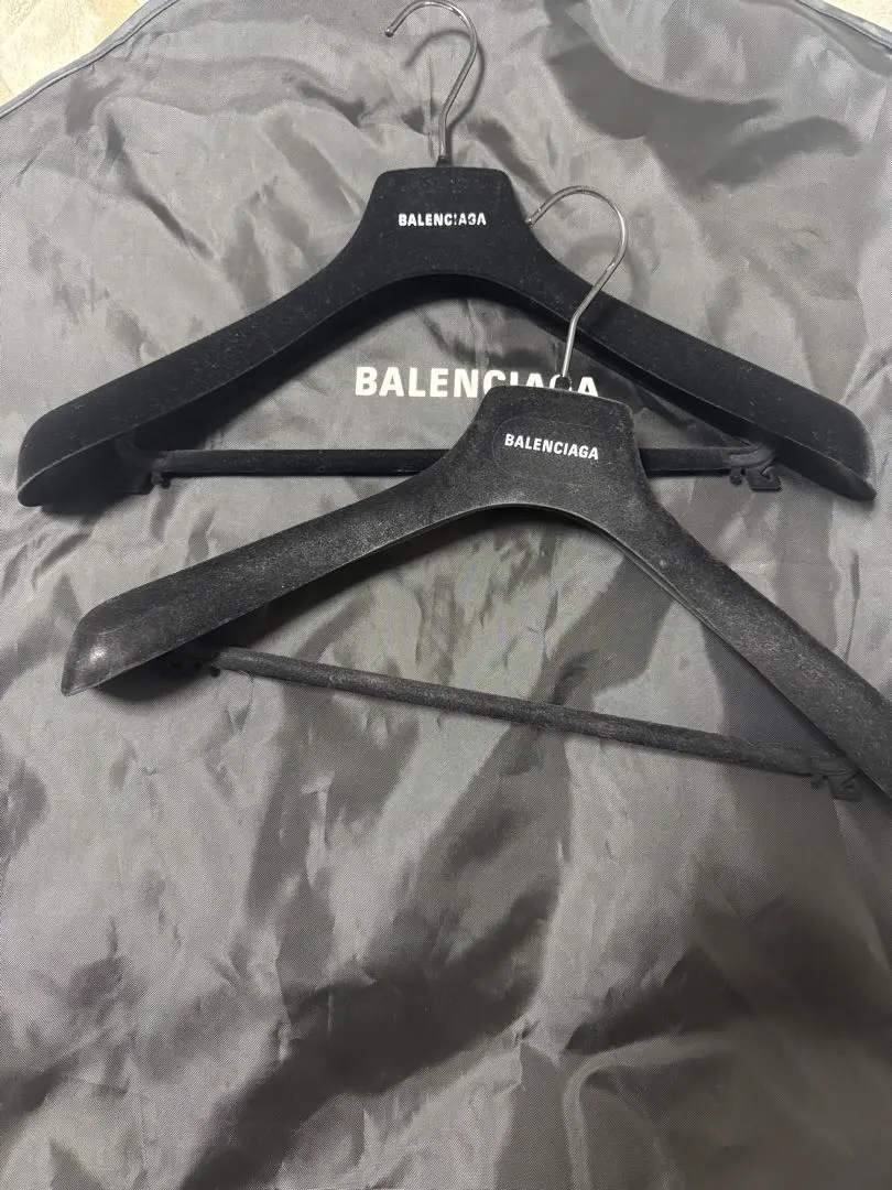 2026年最新】BALENCIAGA 衣類ハンガーの人気アイテム - メルカリ