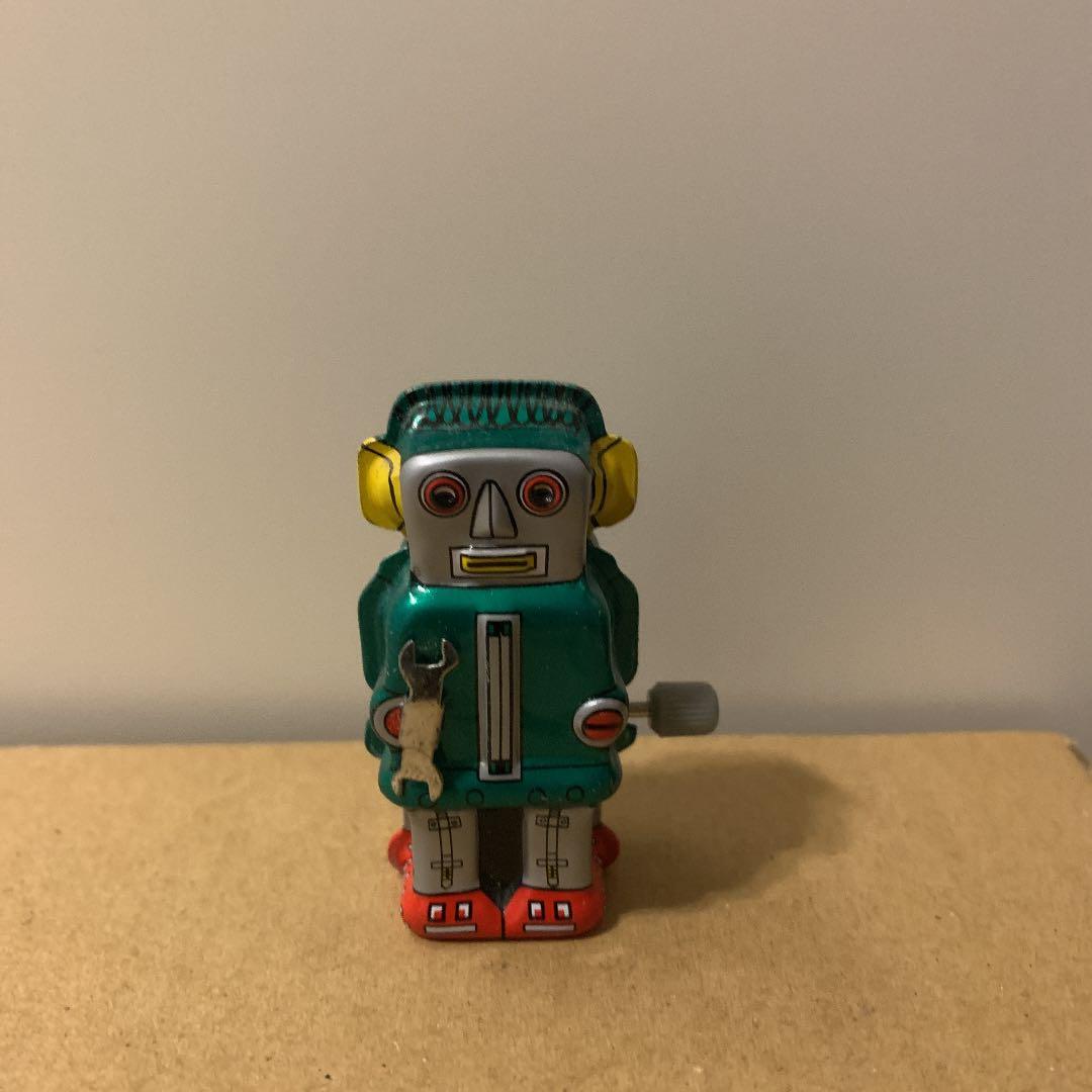 ブリキのロボット Amazon.co.jp: 金属ブリキのロボットおもちゃ、レトロな電動回転