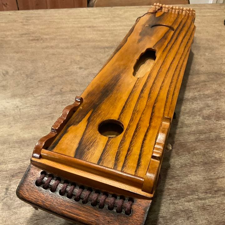 レア！韓国伝統弦楽器 伽耶琴 小さな カヤグム ミニサイズ - メルカリ