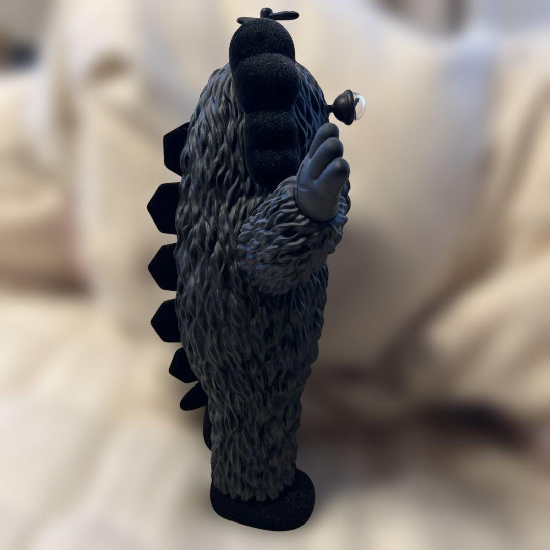 メディコムトイ KAWS カウズ KACHAMUKKU ブラック ガチャピン - メルカリ