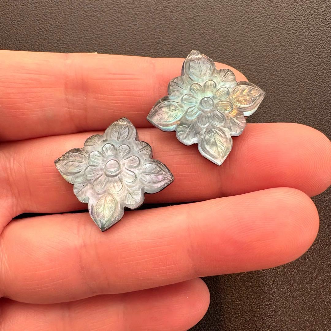 《RiSaO＊様》ブラックオニキス&MOPフラワーカービング＊チャーム