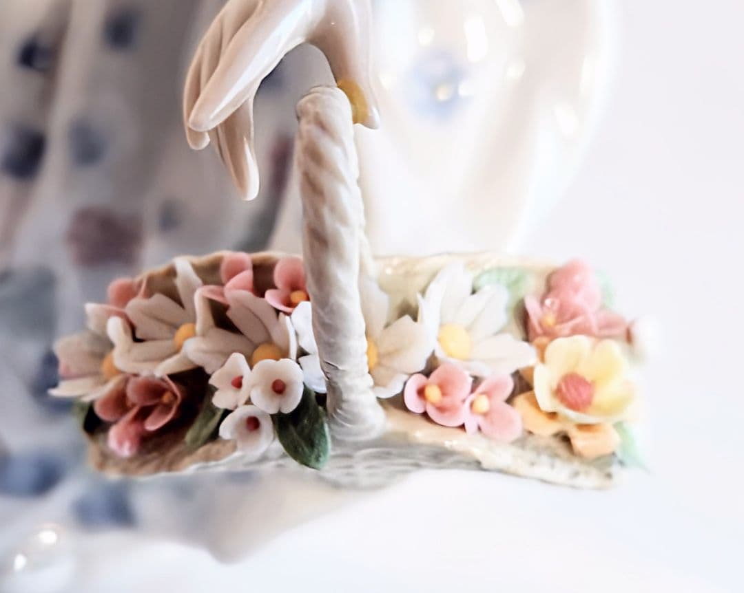 リヤドロ【美品】フィギュリン《春の輝き》No.5898