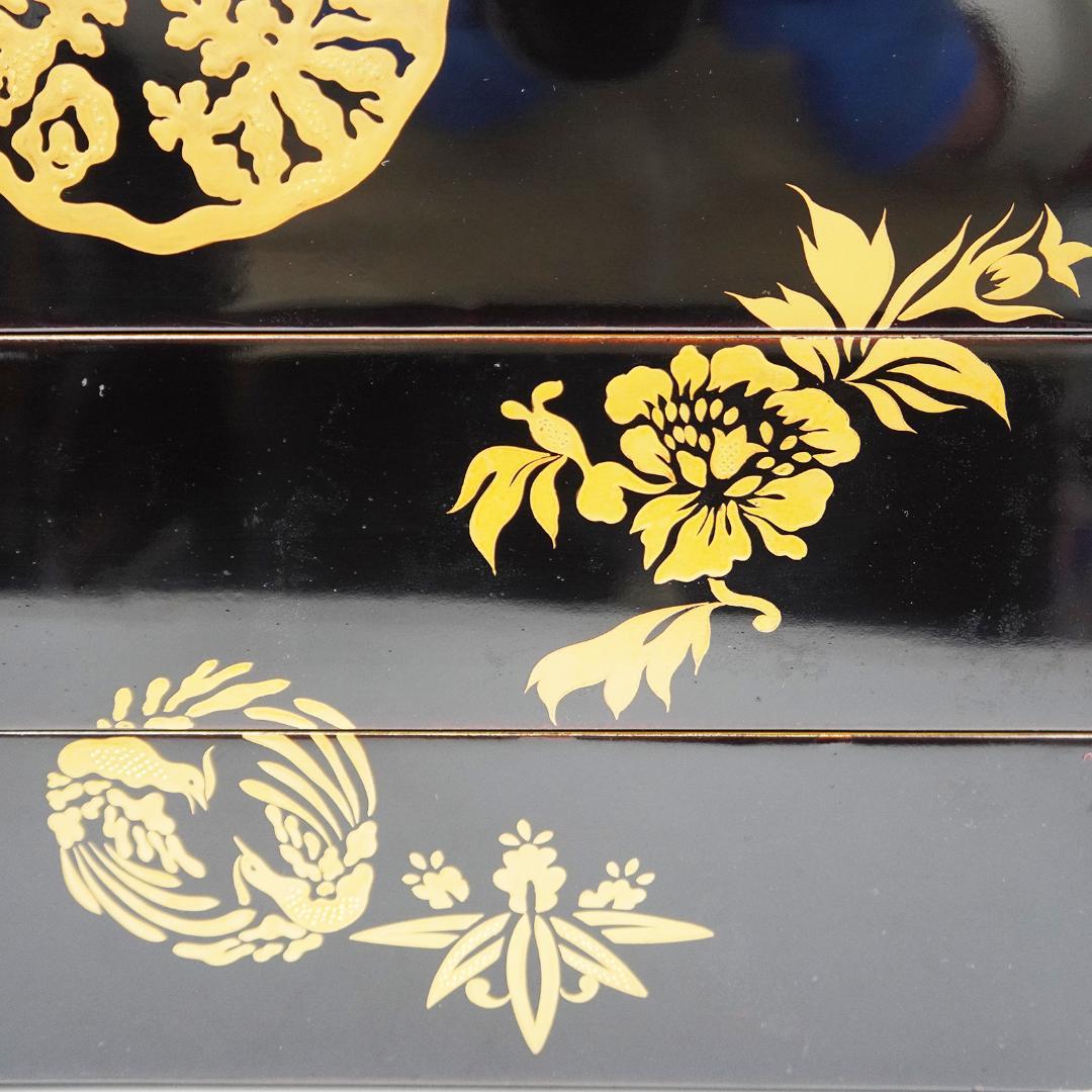 漆 蒔絵 重箱 五段 蓋2枚付き 松竹梅 縁起物 収納箱 付属 黒 - メルカリ