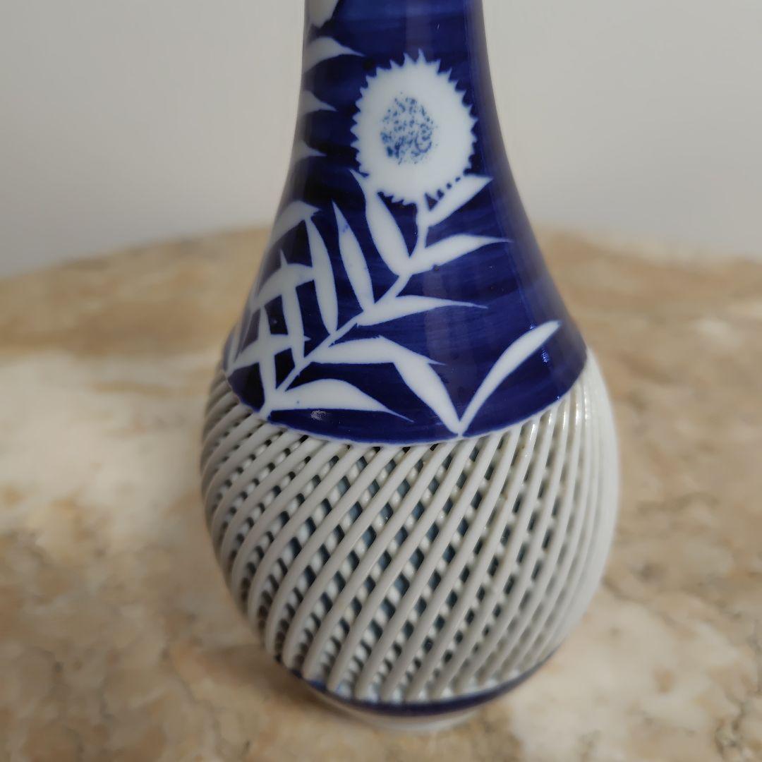 花瓶 一輪挿し 有田焼 琴峰窯 網目透かし 青と白の花模様陶器 - メルカリ