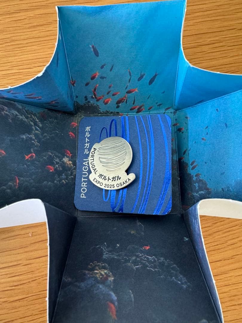 【スタッフ限定・非売品】ポルトガル館 スタッフバッジ｜大阪・関西万博2025 大阪・関西万博】会場でゲット！無料でもらえる「万博ピンバッジ」一覧