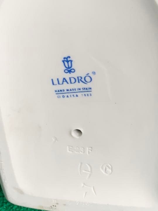 廃番 リヤドロ ＂椅子に座る少女＂No.E-23F 1983年製作 一級品 - メルカリ