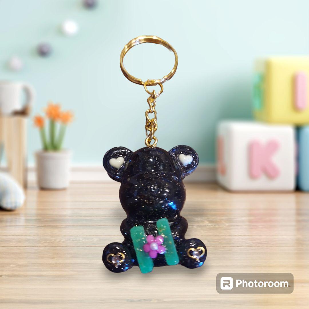 一点もの‼️レジン くまちゃん キーホルダー ブラックラメ - メルカリ