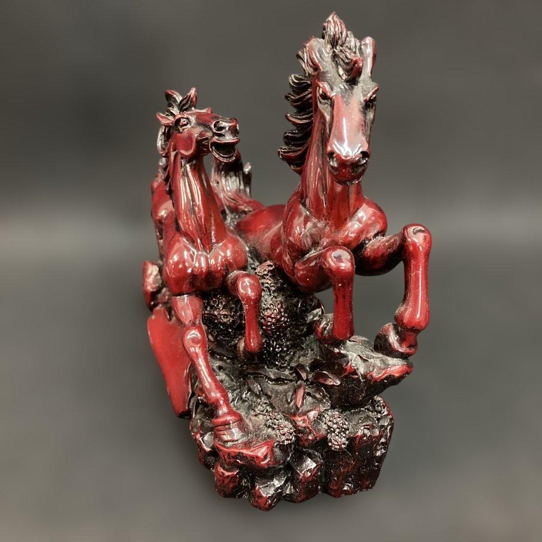 赤い馬の彫刻 木製？ 置物 幅約21cm 高さ約18cm 開運 風水 - メルカリ