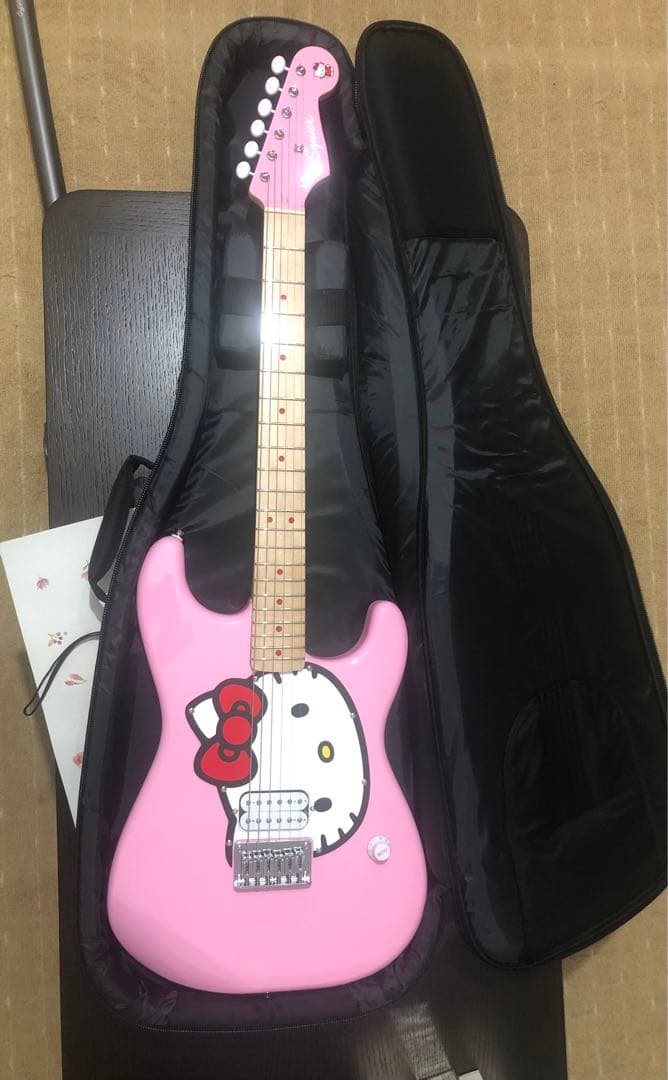Fender Hello Kitty Stratocaster ハローキティ Fender relaunches its viral Hello Kitty Stratocaster to celebrate