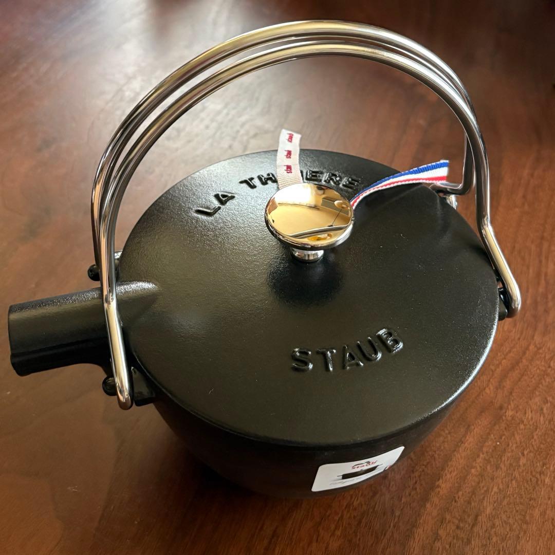 Staub ラウンド ティーポット ブラック ストウブ Staub ラウンド ティーポット 16.5cm 茶こし付き ホーロー