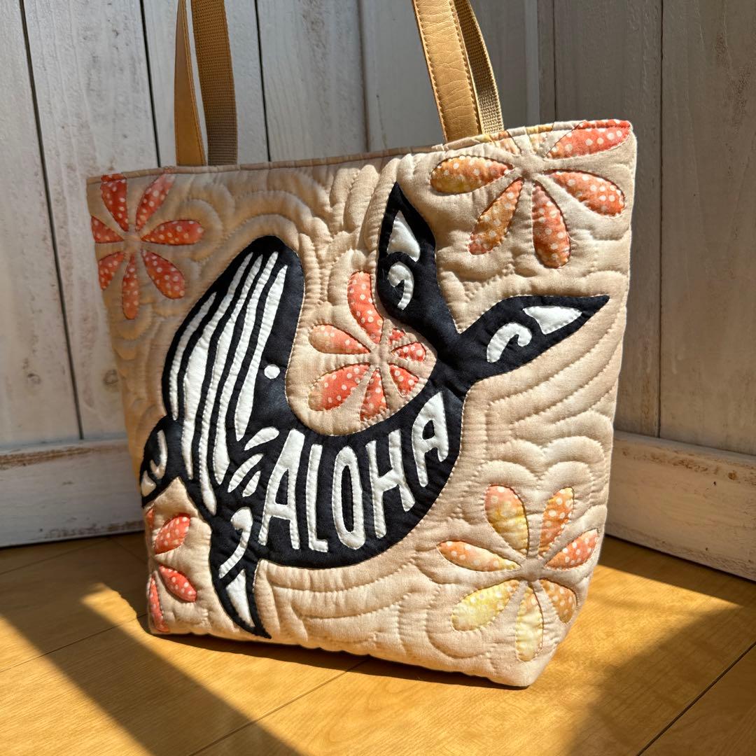ハワイアンキルト♪ハンドメイドバッグ♪ALOHAクジラ - メルカリ