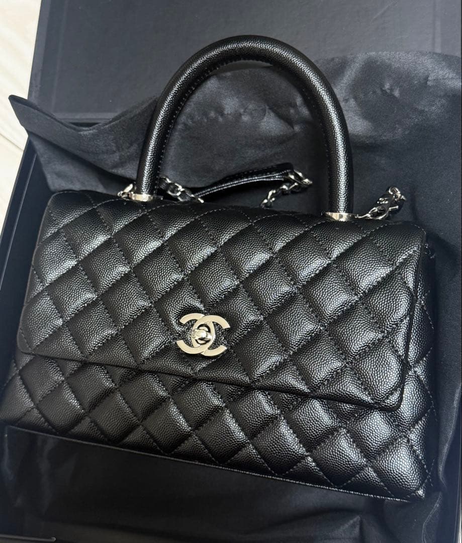 mノベルティ CHANEL ブラック ショルダーバッグ 新品 CHANEL シャネル ノベルティ ショルダーバッグ スマホポーチ 斜