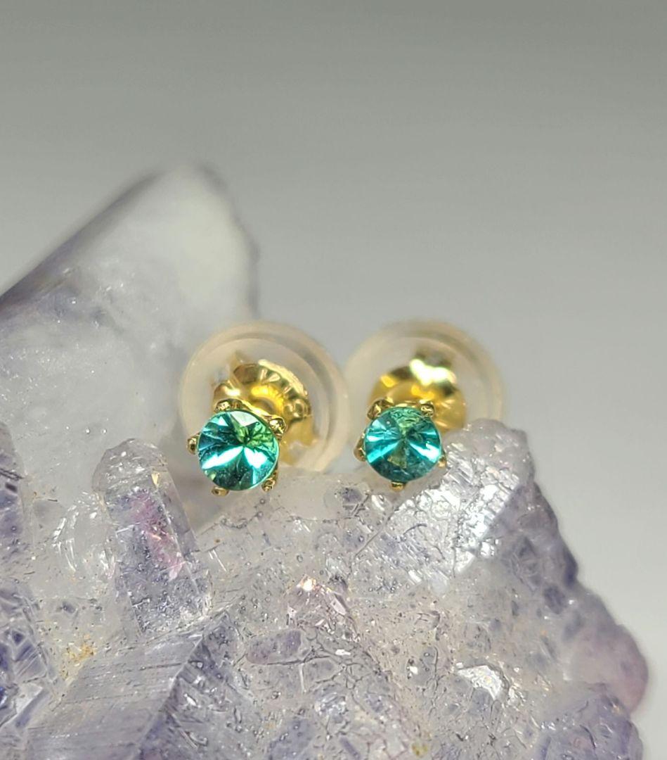 ふじ★ブラジルバターリャパライバトルマリン★ピアスオーダー ブラジル産バターリャ鉱山パライバトルマリン0.552ct (中央宝石研究所