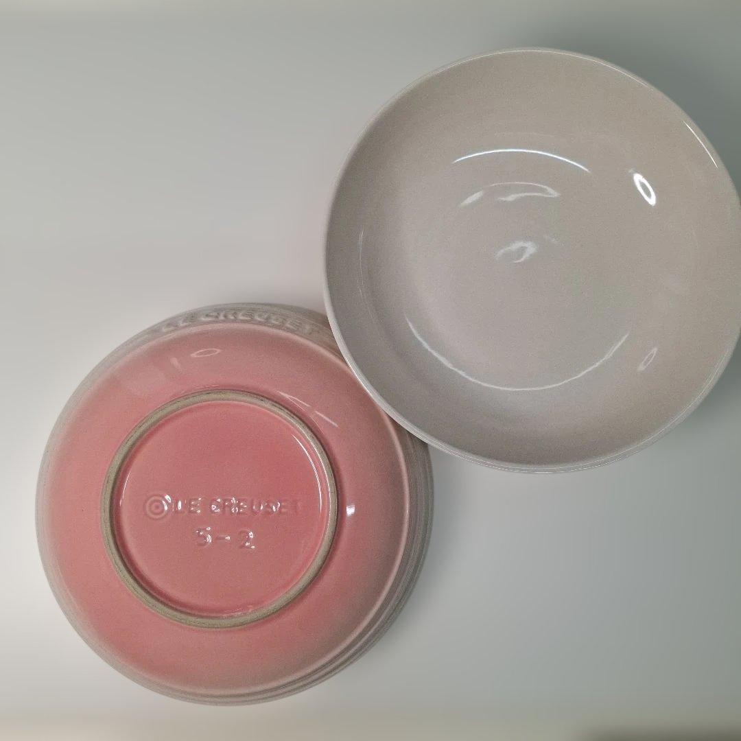 ルクルーゼ ラウンドディッシュ フランボワーズ 2点 - メルカリ