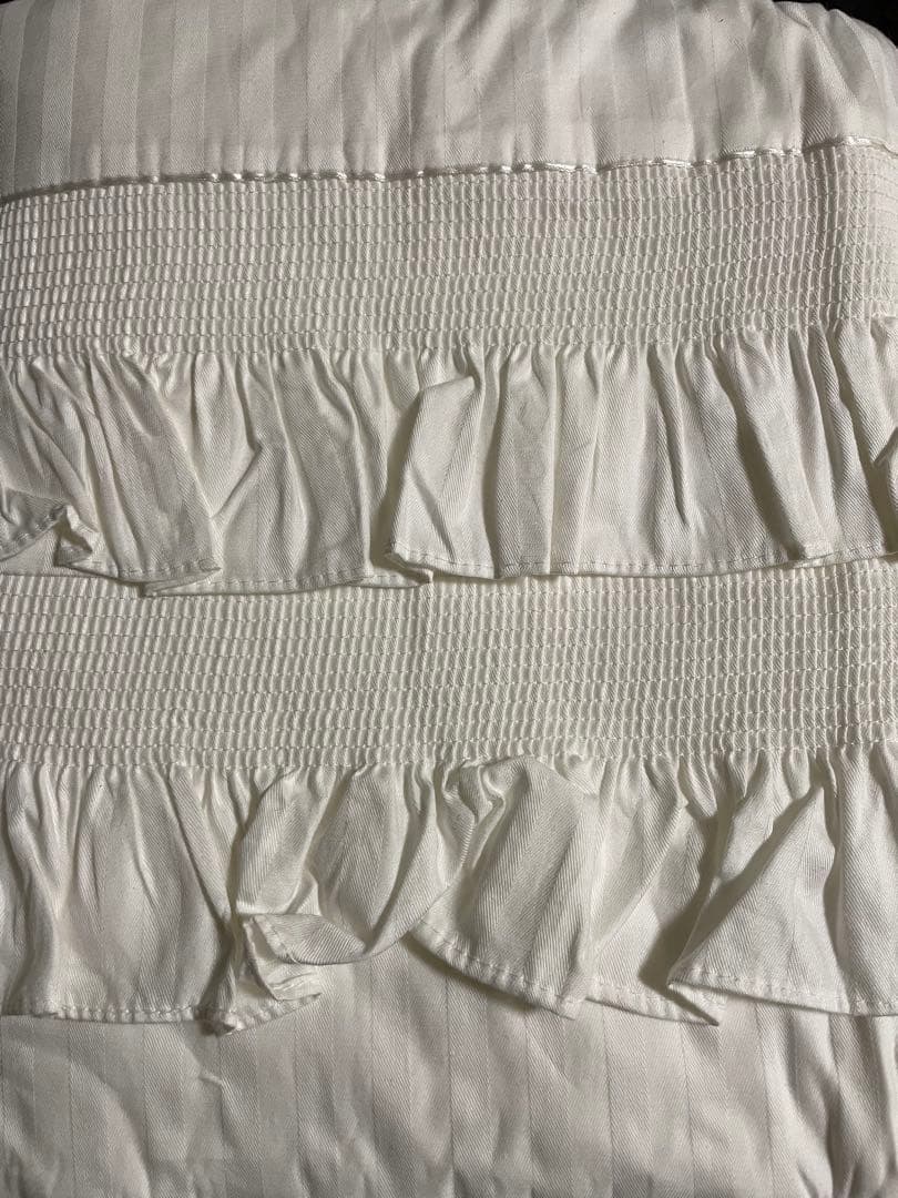 LAURA ASHLEY 掛け布団カバー フリル付き　ダブルサイズ LAURA ASHLEY（ローラアシュレイ） ベッド 寝具 「ダブル」ワイルド