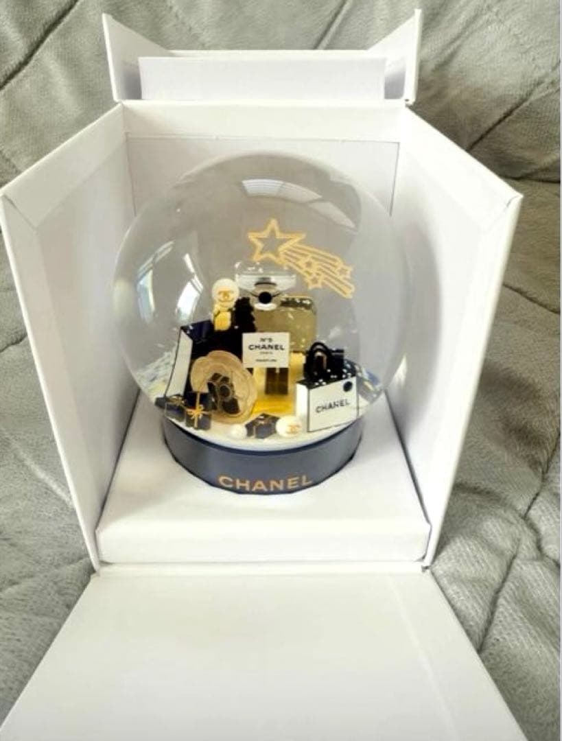 シャネル ノベルティ スノードーム 2025ホリデー限定 お