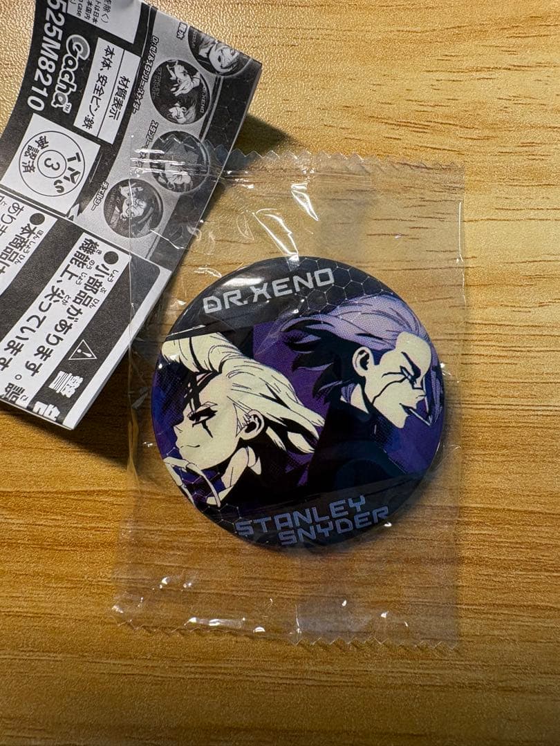 Dr.STONE 場面写缶バッジ3 Dr.ゼノ&スタンリー - メルカリ