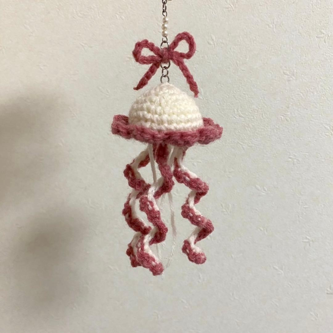 ハンドメイド クラゲキーホルダー チャーム あみぐるみ 編み物 毛糸