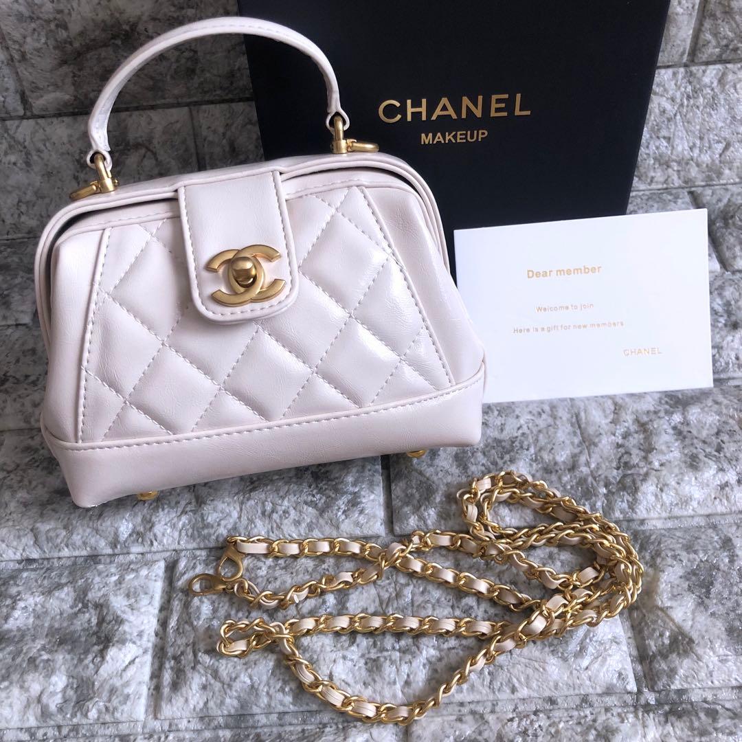 シャネル Chanel チェーン ショルダーバッグ VIP ギフト ホワイト 超希少なブラック文字】CHANEL☆ショルダーバック (CHANEL/ショルダー