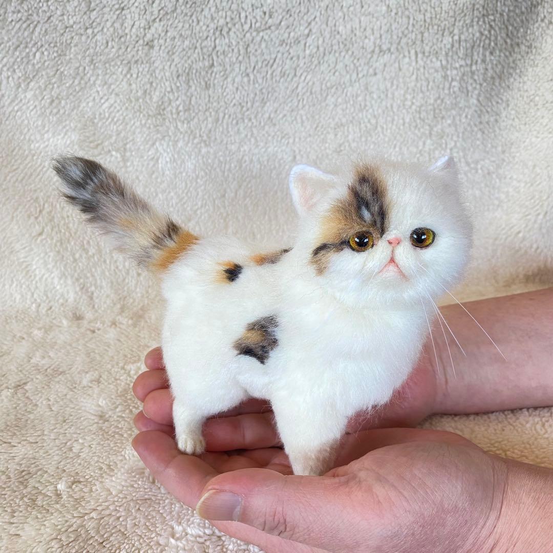 羊毛フェルト猫 全身タイプ リアル可愛い三毛のエキゾチックショート