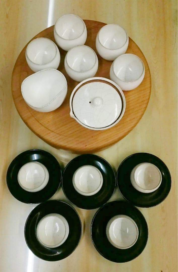 16     清水卯一　白釉汲出碗　10客　急須　湯冷まし　茶びつ　茶托5客 0293e0ed90b39d1949f7d39f34d3d2