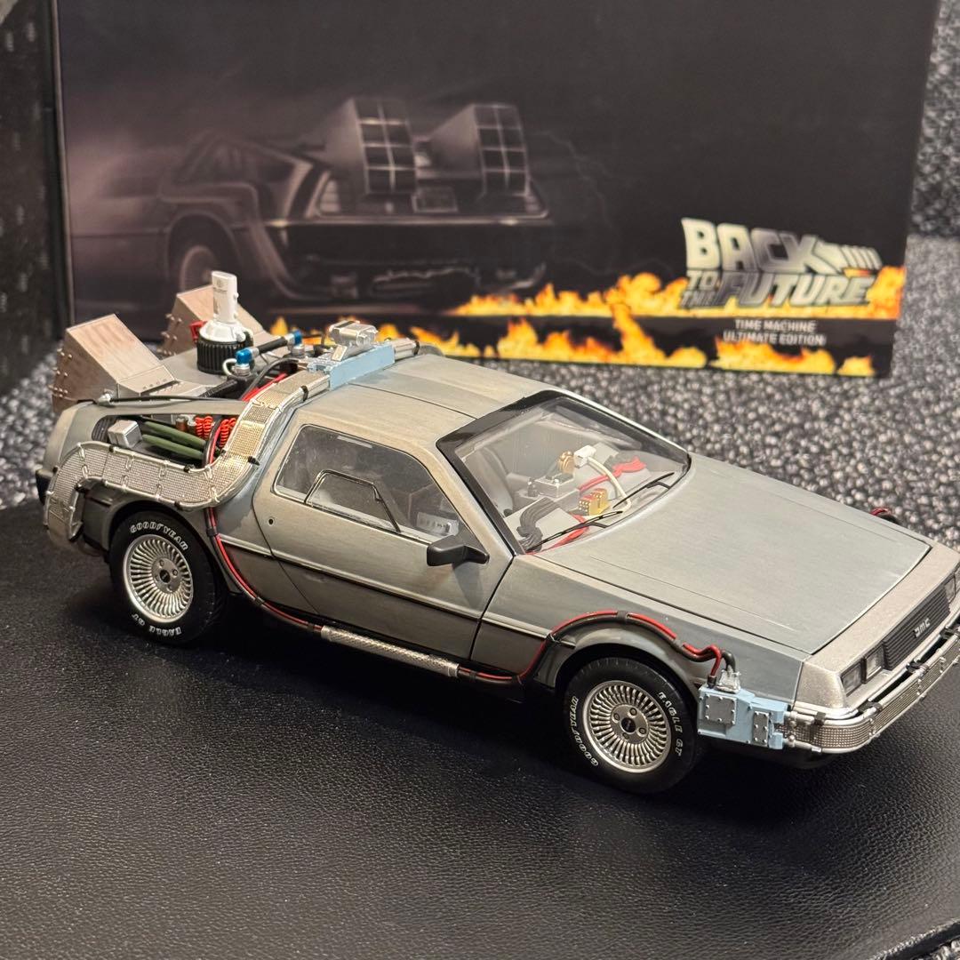 デロリアン 1/18 アルティメットエディション バック