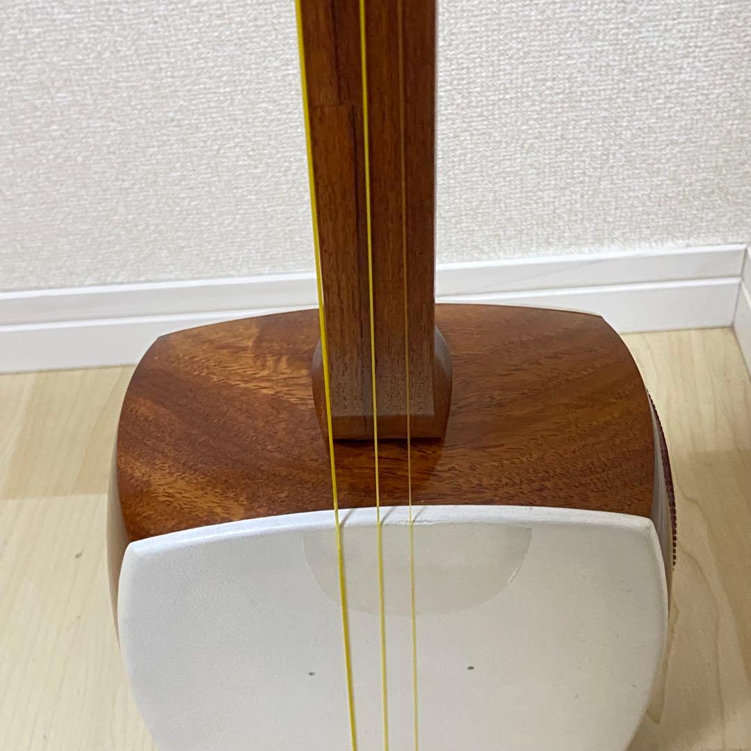 三味線 細棹　猫皮　花梨　破れなし　バチ付き　ソフトケース　四乳　四ツ皮　最高級