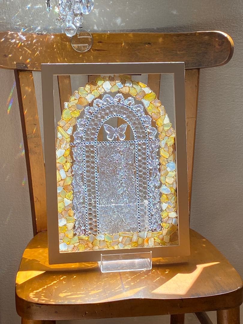 蝶々のアーチゲート　A4 シェルアート　ステンドグラス風 プロンプト配布】Geminiで「ステンドグラス風アート」を描くプロンプト