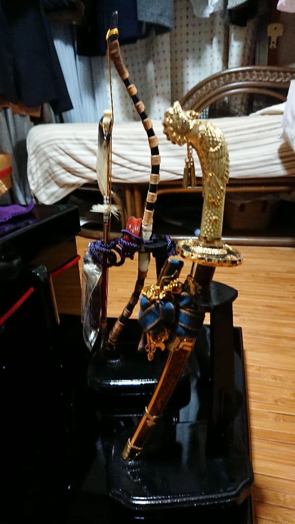 兜飾り 投稿者 兜飾り【皐月・颯】白木アクリルケース入り｜おしゃれ｜モダン｜今どき