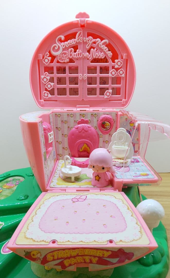 昭和レトロ❣️サンリオいちごの夢のお家✨ボタンノーズ 初代✨ - メルカリ