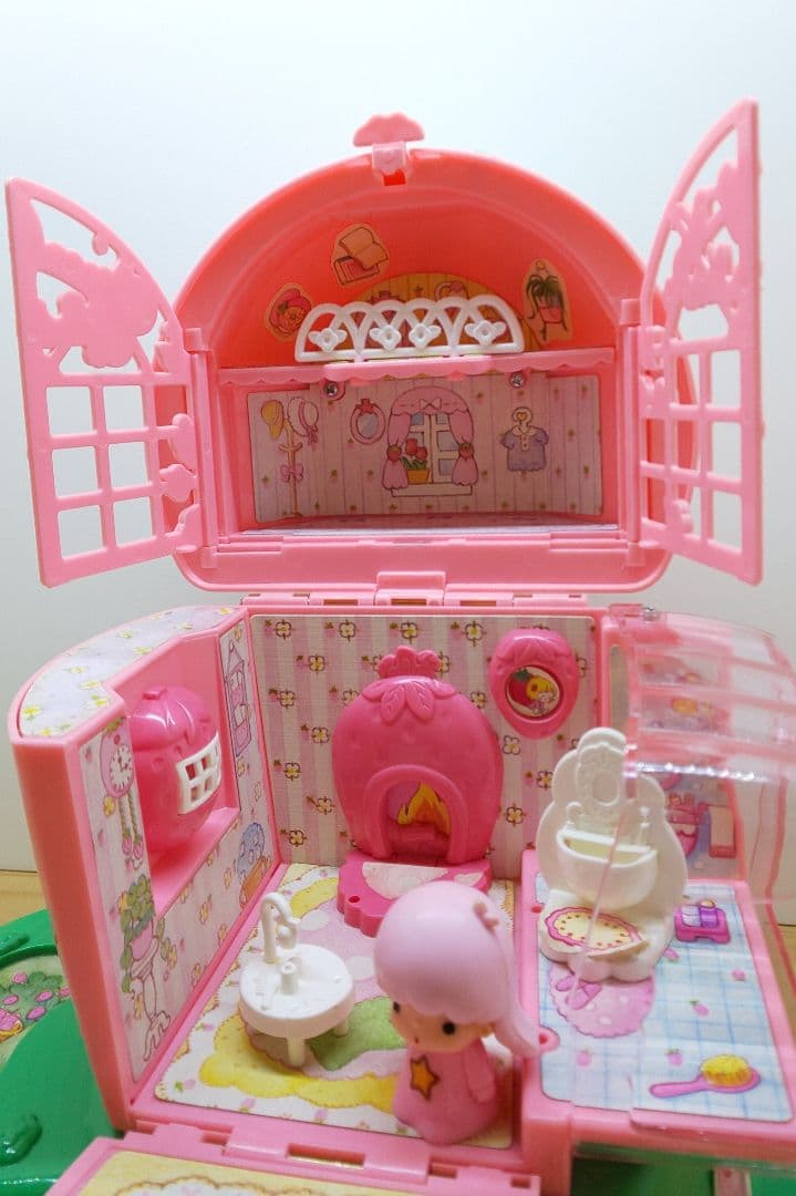 昭和レトロ❣️サンリオいちごの夢のお家✨ボタンノーズ 初代✨ - メルカリ