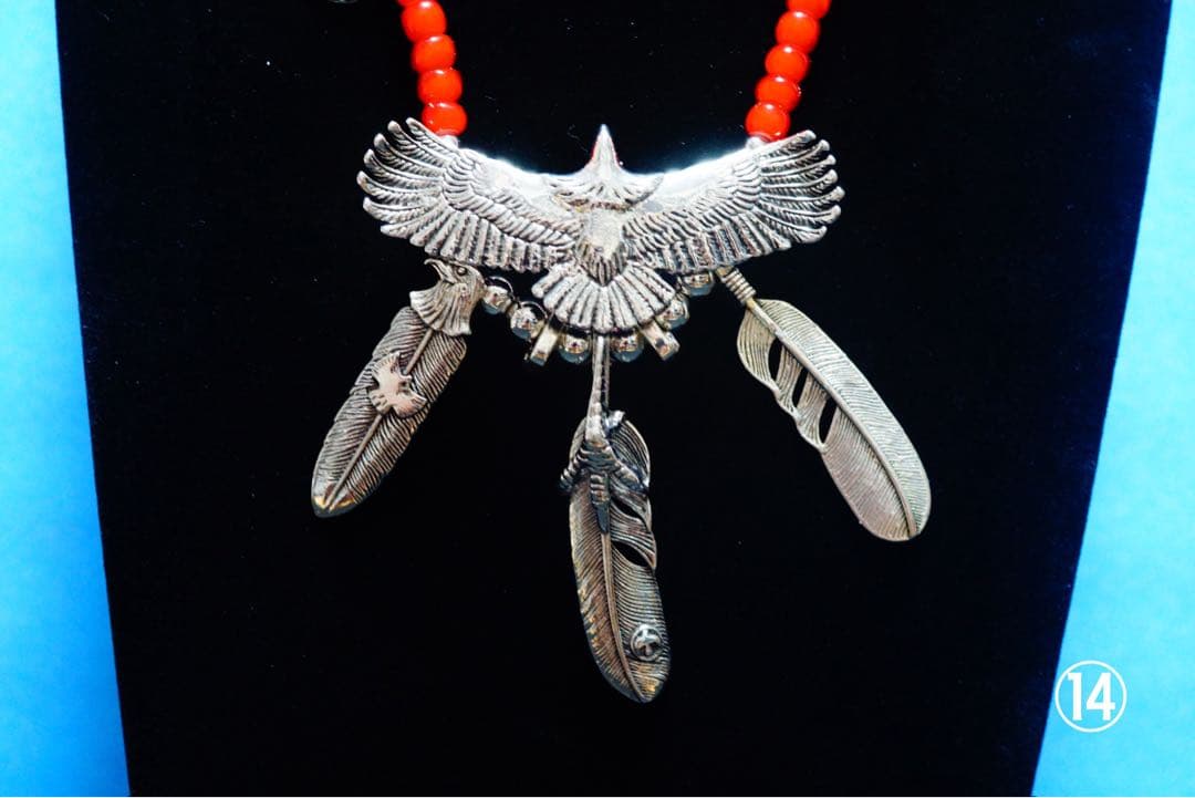 ボヘミアン風シルバーカラーイーグル とフェザー ホワイトハーツビーズ