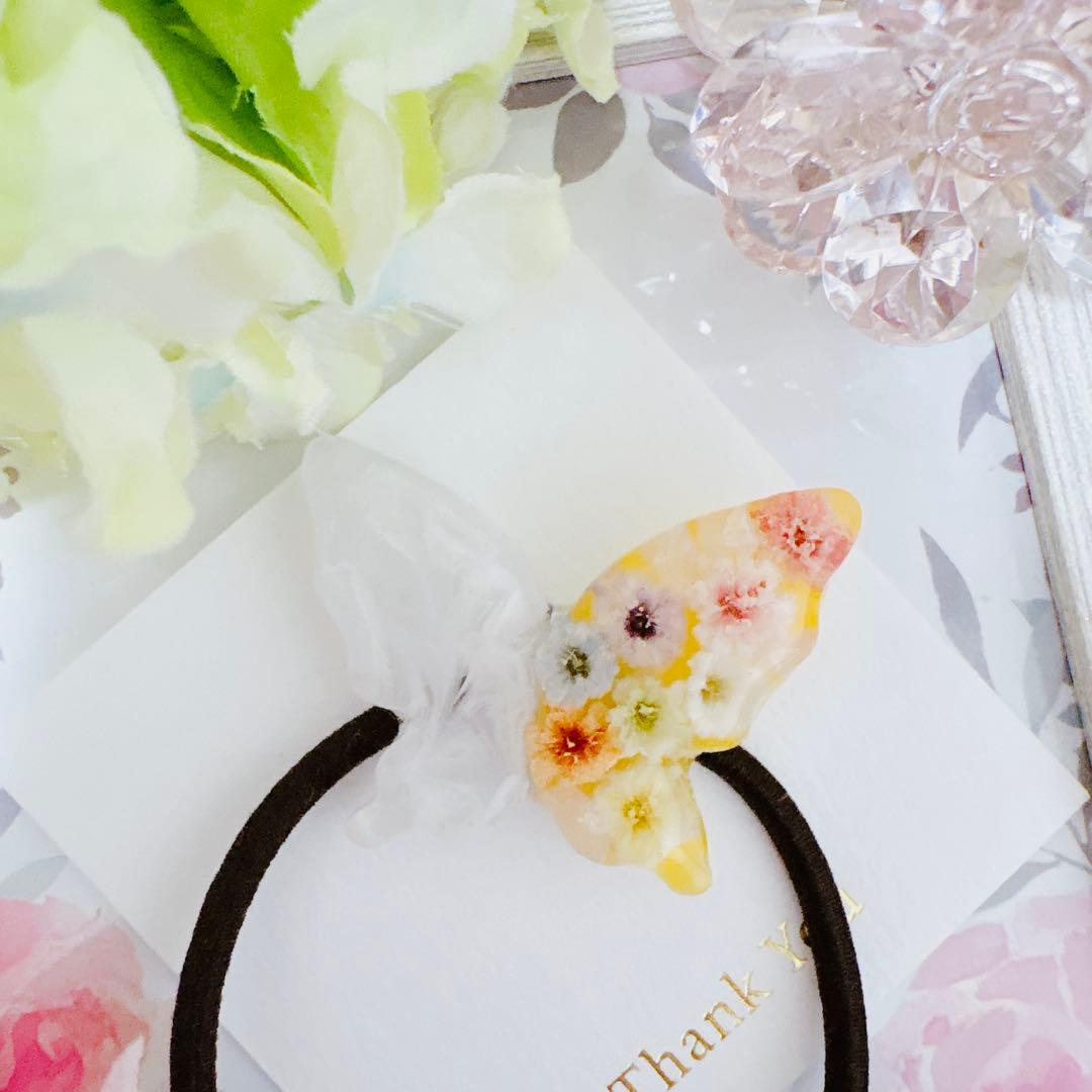 No.29【蝶々 イエロー＆ホワイトラメ ヘアゴム ハンドメイド レジン