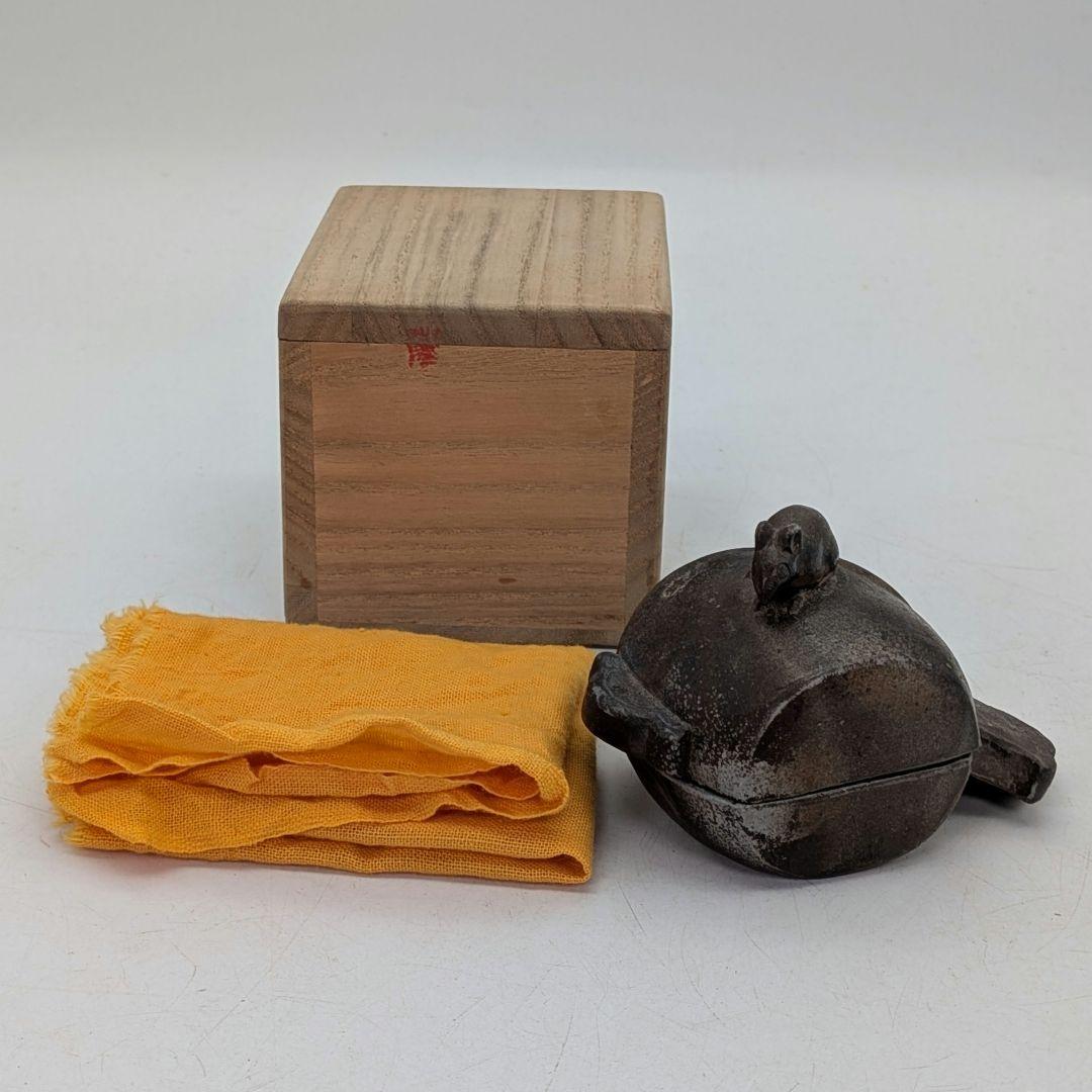 金重利陶苑 備前焼 子香合 合箱合布 抹茶道具 香道具 香盒 干支香合 金彩緋襷 茶道具 香合（こうごう） 香合 宝袋にうさぎ 干支 清水 喜翔 白・金