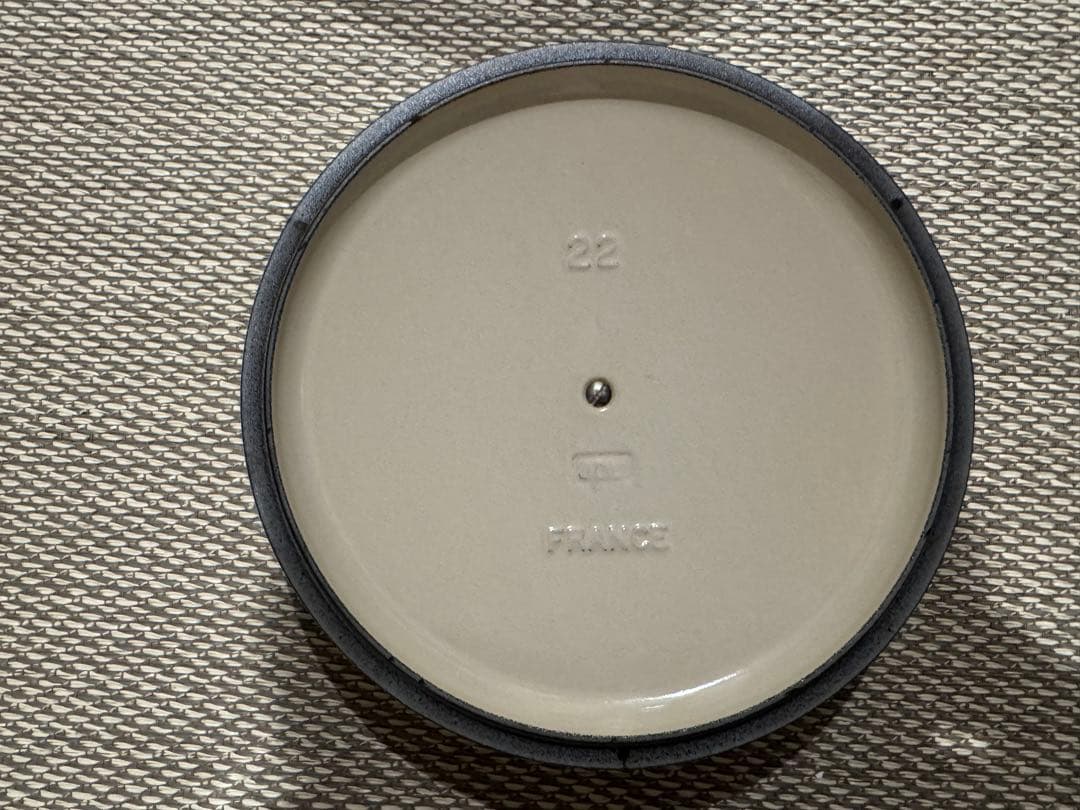 超美品】ル・クルーゼ シグニチャー ココット・ロンド 22cm 色