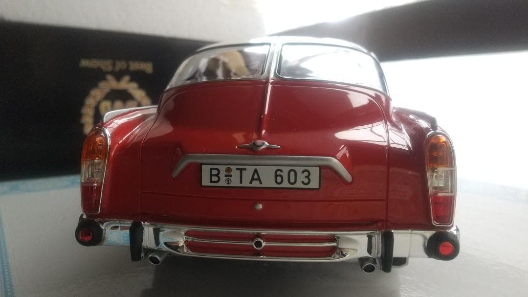 1/18 BoS タトラ -603 ベルリン 1969 ミニカー