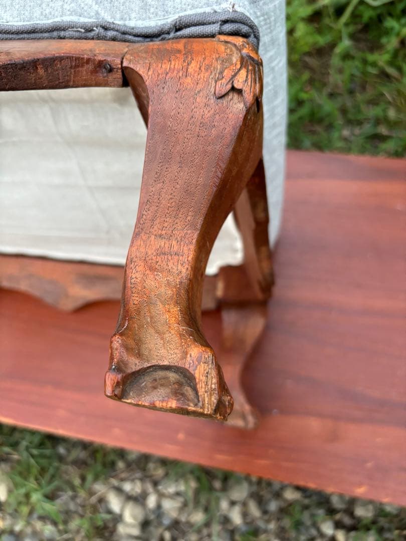 アンティーク グレーのオットマン・スツール カブリオールレッグ