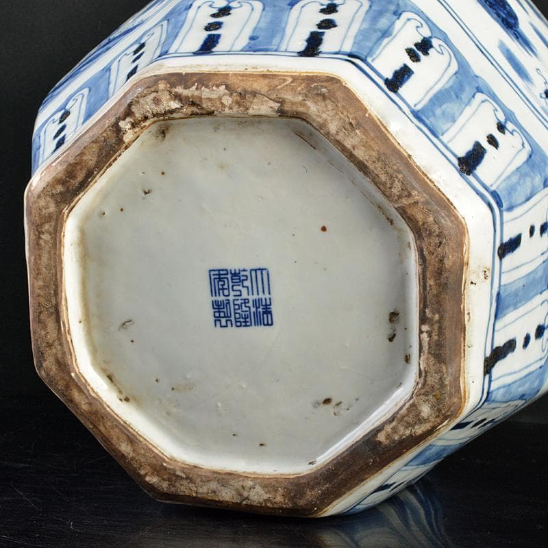 中国 大清乾隆年製款 青花 山水人物文 八角面取瓶 M R7289B - メルカリ