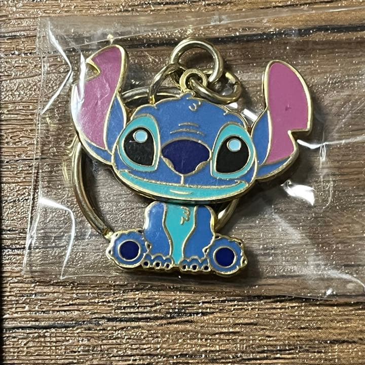 ディズニーリゾート スティッチ 揺れるキーホルダー - メルカリ
