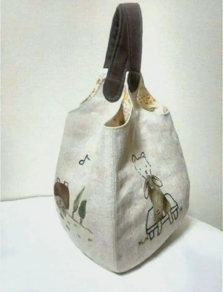 【パッチワーク・キルト】 《4枚はぎサマーバック》 残一点