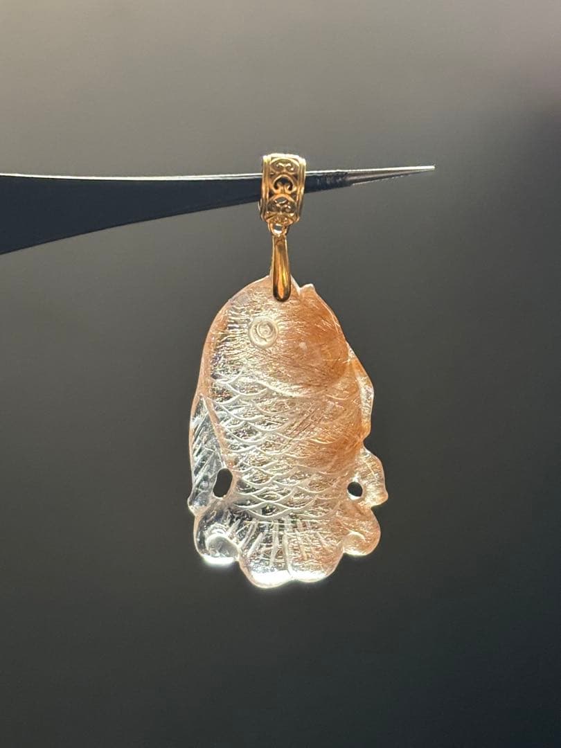 手彫りのペンダントトップ　レッドルチルクォーツ　チャームにも　繊細丁寧な彫り 楽天市場】レッドルチルクォーツ ペンダント トップ ヘッド チャーム